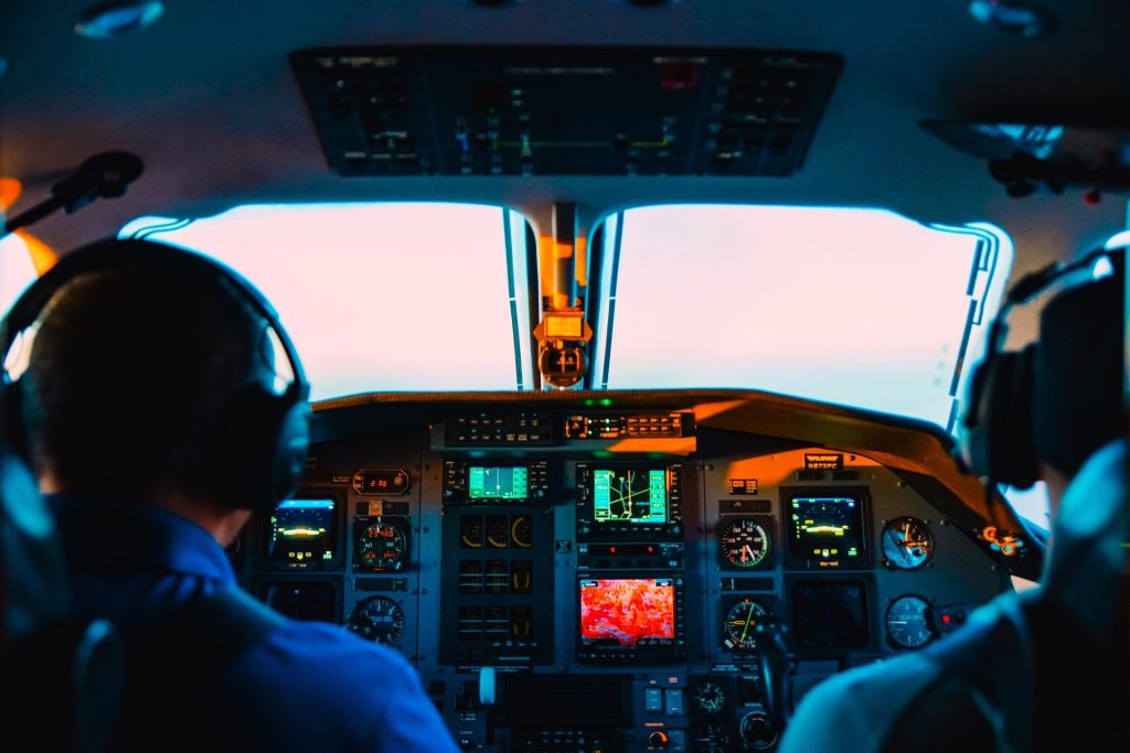 SriLankan Airlines Pilot Locks Co pilot Out Of Cockpit After Mid air SriLankan Airlines Pilot Locks Co pilot Out Of Cockpit After Mid air