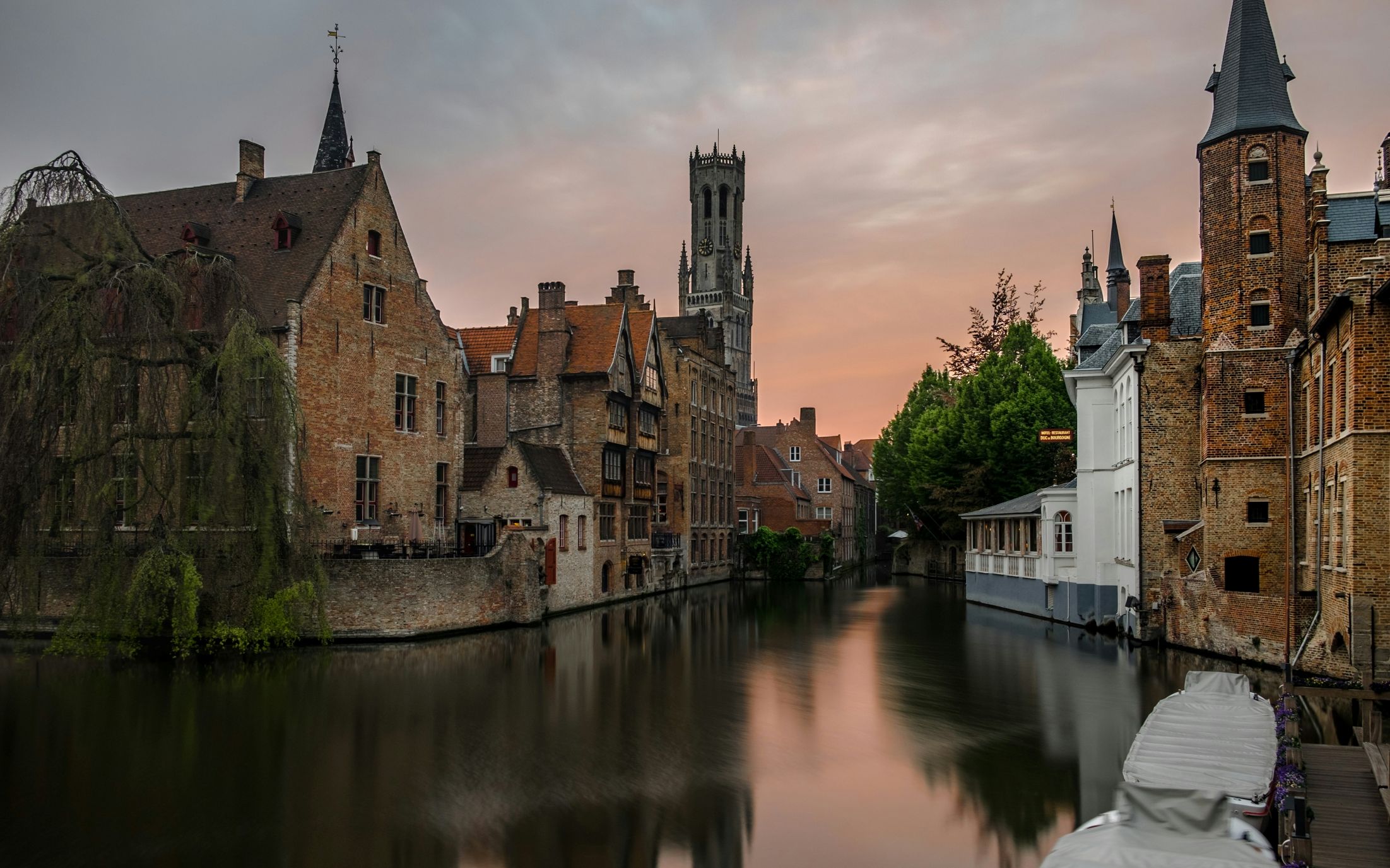 Bruges bans speakers on tourist boats from 2029