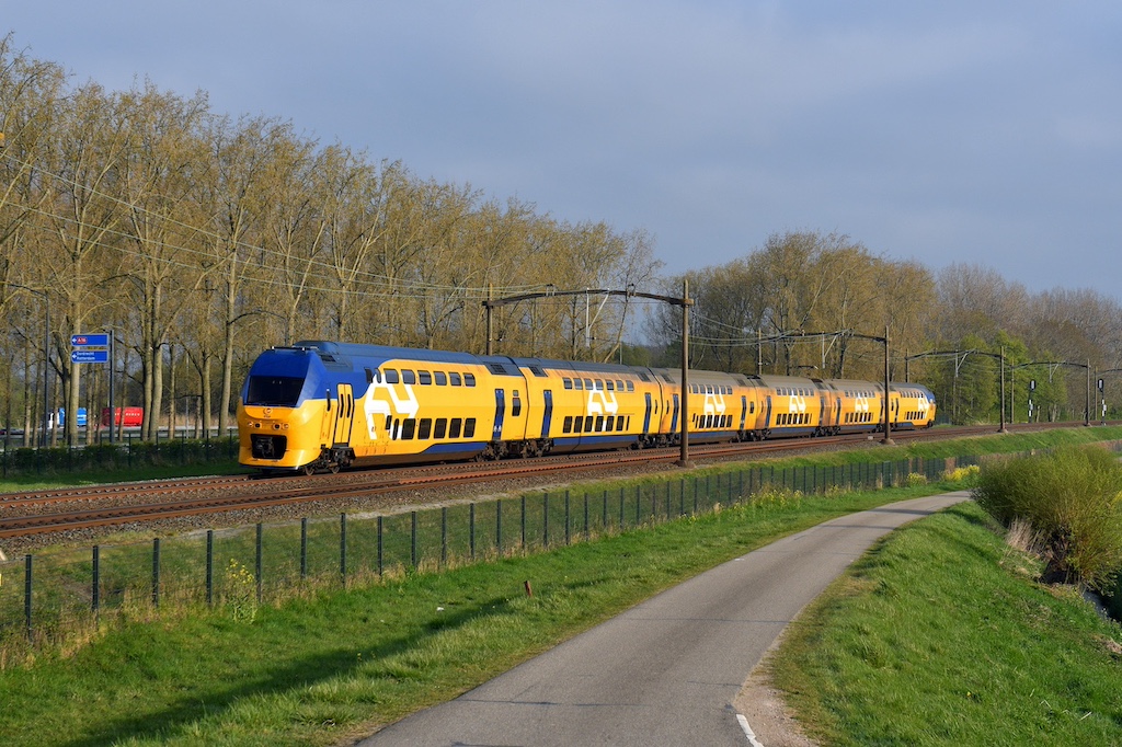 Chaos on Dutch railways and roads after suspected farmers’ protest