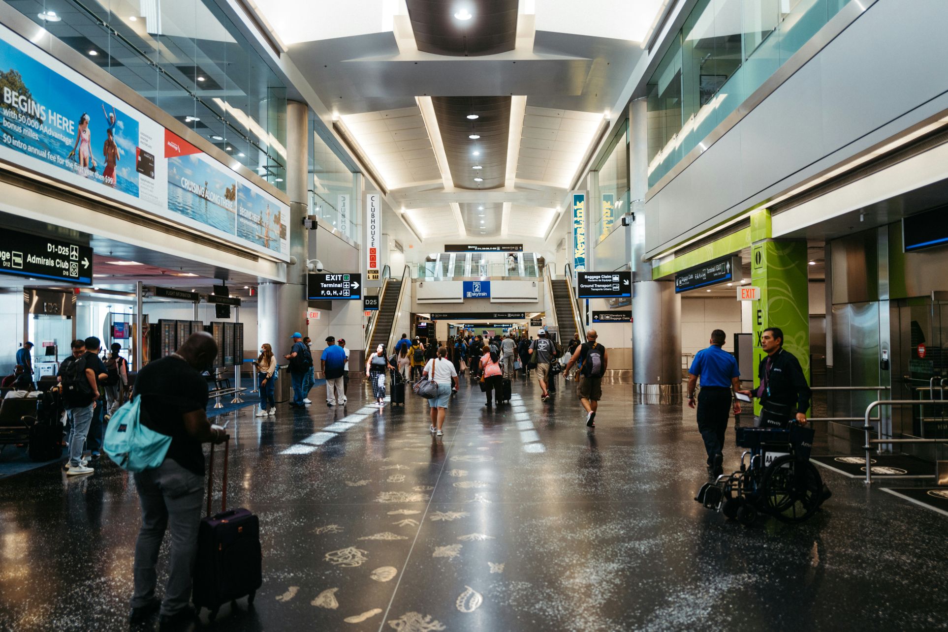 Man arrested at Miami Airport for smuggling 10 live birds in underwear